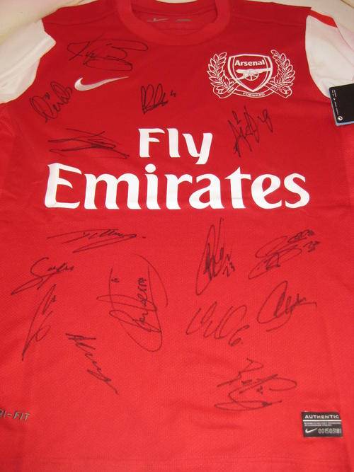 Arsenal squad signed 2011-12 new home shirt