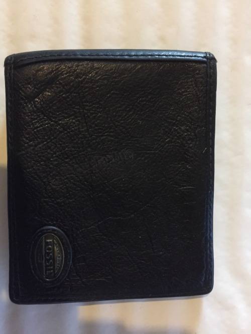Fossil Men`s Genuine Leather Wallet with original box