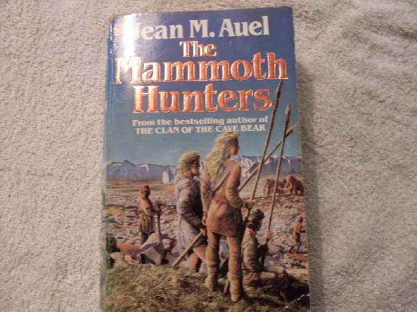 The Mammoth Hunters - Jean M Auel