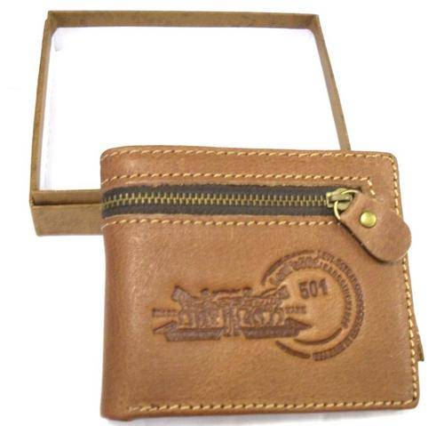 LEVI'S MENS WALLET - 11cm X 9.5cm - COMES IN BOX SO PERFECT FOR GIFTS AS WELL