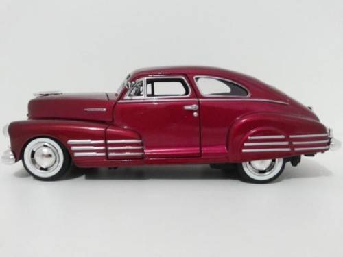 1948 Chevy Aerosedan Fleetline. Motormax 1/24 die cast model car.