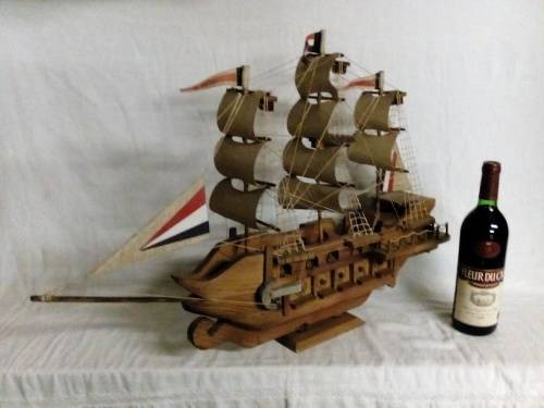 LOOK AT THIS MAGNIFICENT HAND CRAFTED VINTAGE SAILING SHIP - EXQUISITE DETAIL!!