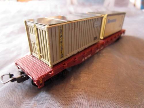 THIS IS A STUNNING ''LIMA HO'' SCALE CONTAINER CARRIER - SUCH A COLLECTABLE PIECE!!!!