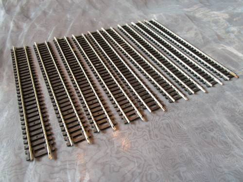 I HAVE A JOB LOT OF 9 x ''LIMA HO'' SCALE STRAIGHT TRACKS - SUCH COLLECTABLE PIECES!!!!
