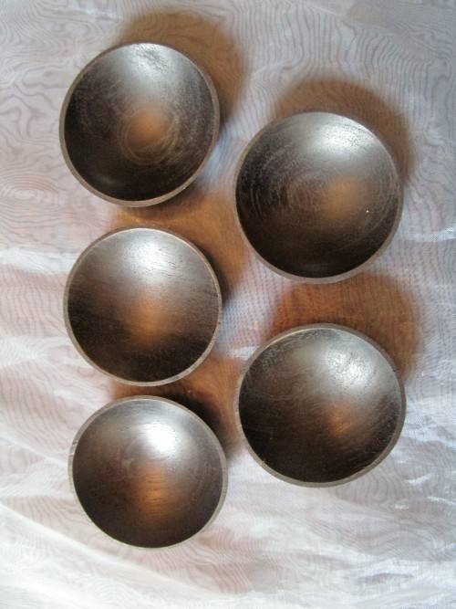 I HAVE 5 STUNNING LITTLE WOODEN DIPPING BOWLS - REAL NICE PIECES!!!!
