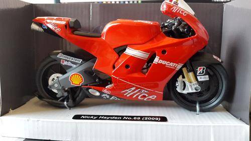 Ducati Desmosedici 1:12