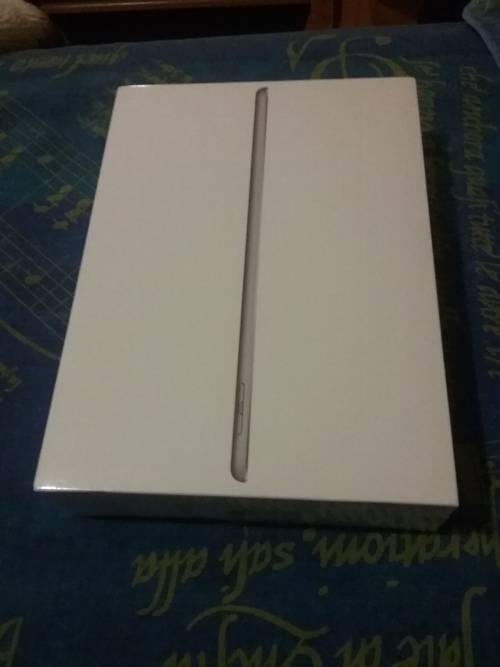 CRAZY AUCTION | Brand New iPad 5th Gen 128 GB 4G + Wifi | Sealed in Box