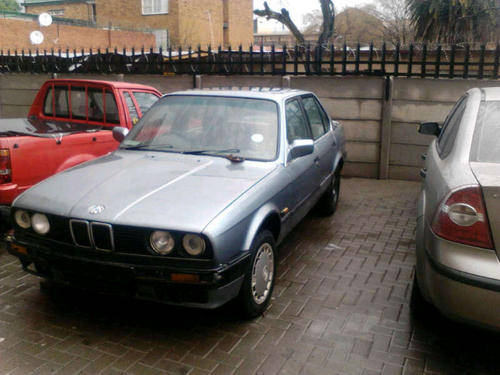 The LEGENDARY BMW E30 316i