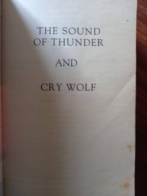 The Sound of Thunder/Cry Wolf (2-in-1) by Wilbur Smith