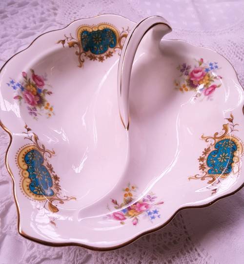 Royal Albert devided leaf bon bon dish ~RARE~