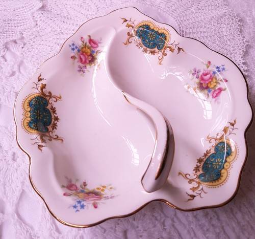 Royal Albert devided leaf bon bon dish ~RARE~