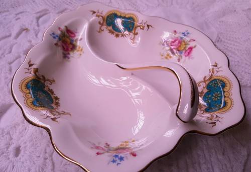 Royal Albert devided leaf bon bon dish ~RARE~