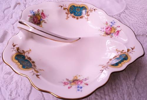 Royal Albert devided leaf bon bon dish ~RARE~