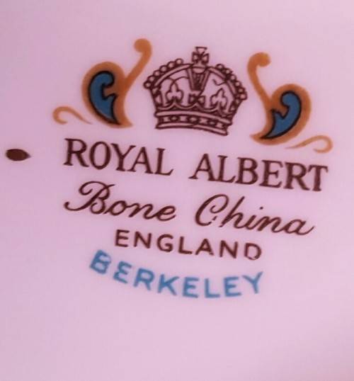 Royal Albert devided leaf bon bon dish ~RARE~