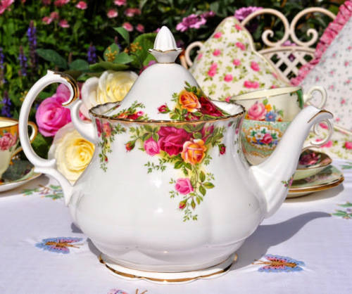 OLD COUNTRY ROSE Royal Albert