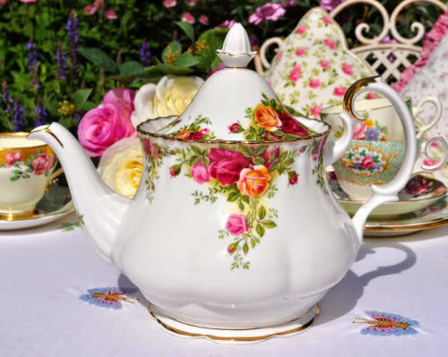 OLD COUNTRY ROSE Royal Albert