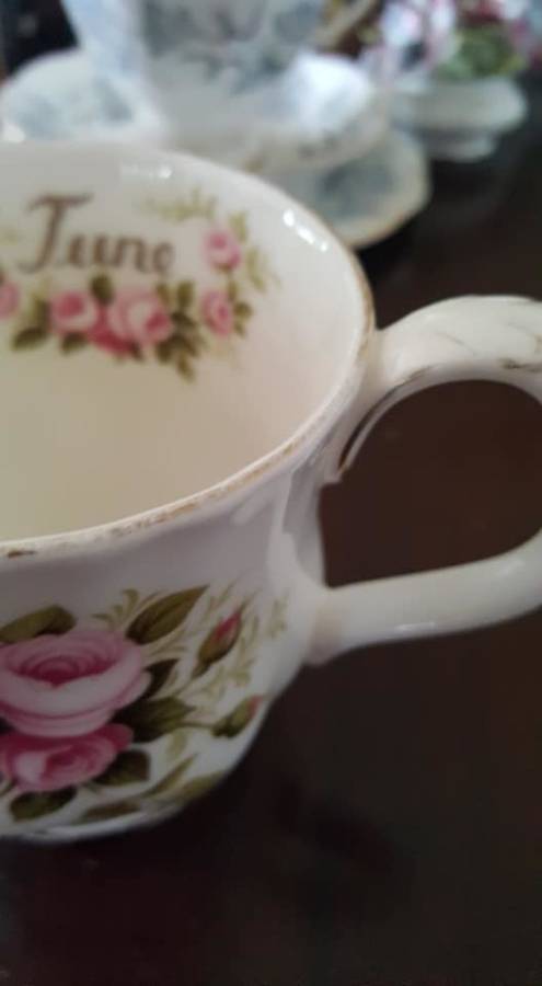 ROYAL ALBERT flowers of the month JUNE ROSES