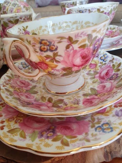ROYAL ALBERT SERENA TRIO