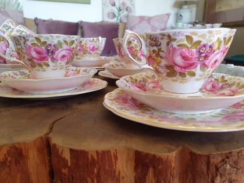 ROYAL ALBERT SERENA TRIO