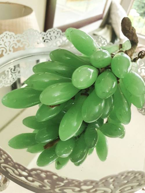 Vintage bunch of glass grapes 16cm