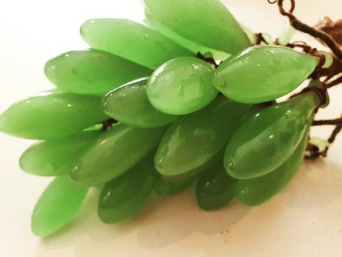 Vintage bunch of glass grapes 16cm