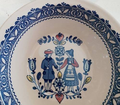 Hearts and Flowers salad bowl Johnson Brothers