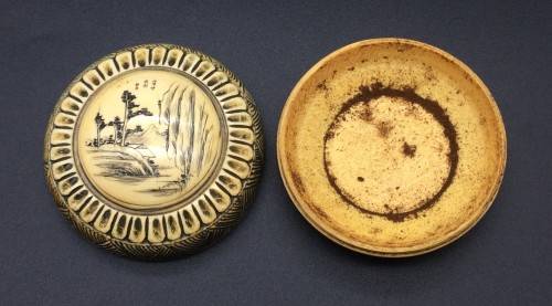 Vintage Chinese Snuff Box