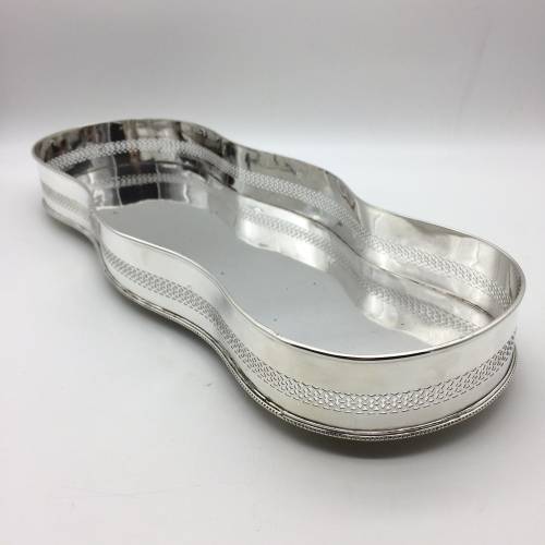 Elegant Vintage Silver-Plated Gallery Tray
