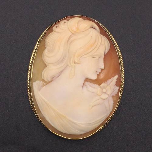 Early 9ct Gold large Cameo Brooch or Pendant