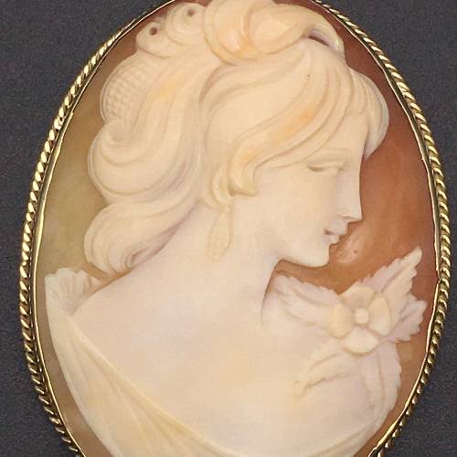 Early 9ct Gold large Cameo Brooch or Pendant