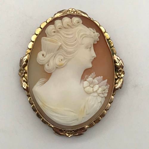 Beautiful Vintage Cameo Brooch or Pendant