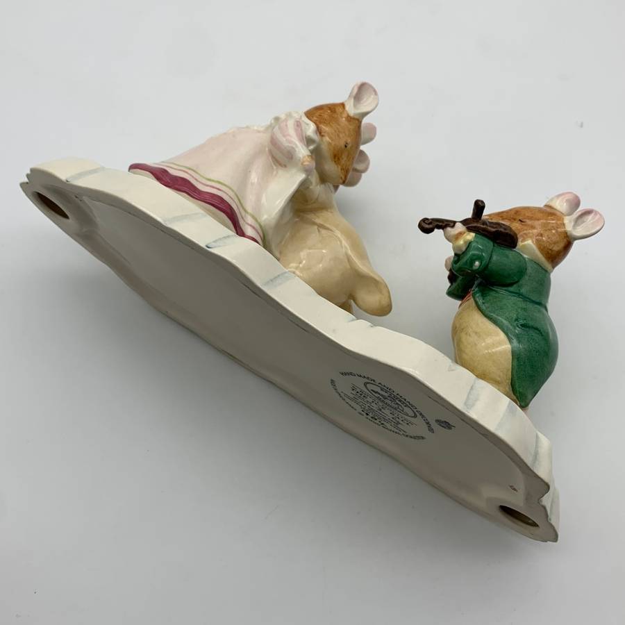 Large R/Doulton Brambly Hedge Figurine (Ltd. Edition - The Ice Ball)