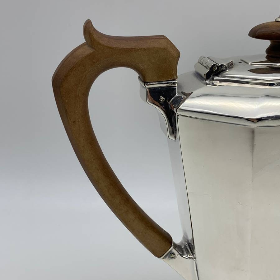 Lovely Quality `Art Deco` Tea & Coffee Pot Pair