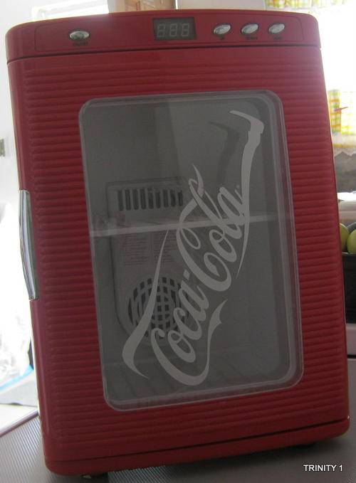 25 LITER COCA COLA BAR FRIDGE (+-48cm by +-37cm by +-34cm)(NEVER USED)TESTED AND WORKING PERFECTLY