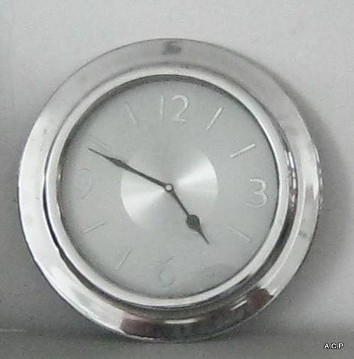 ROUND STAINLESS STEEL WALL CLOCK(+-36CM IN DIAMETER)WORKING