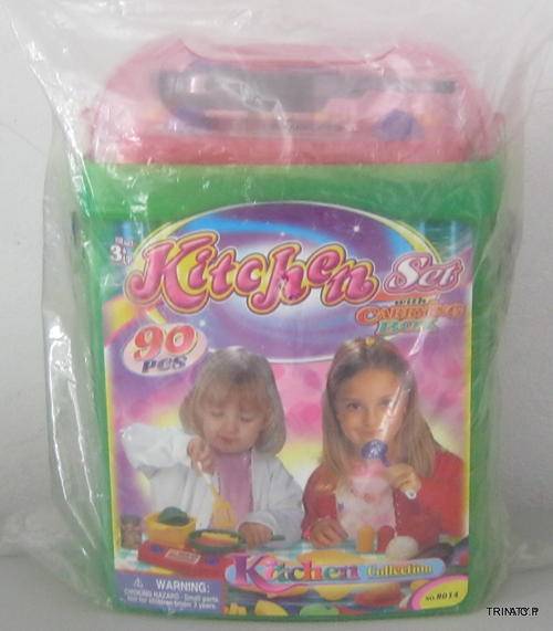 90 PIECE KITCHEN PLAY FOOD  SET WITH CARRYING BOX