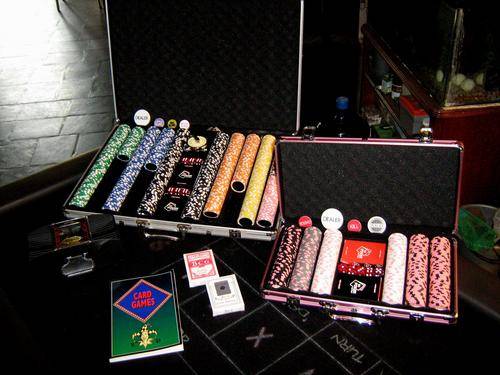 POKER TABLE AND CHIPS * HIS 'N HERS * COMPLETE !! BARGAIN !!