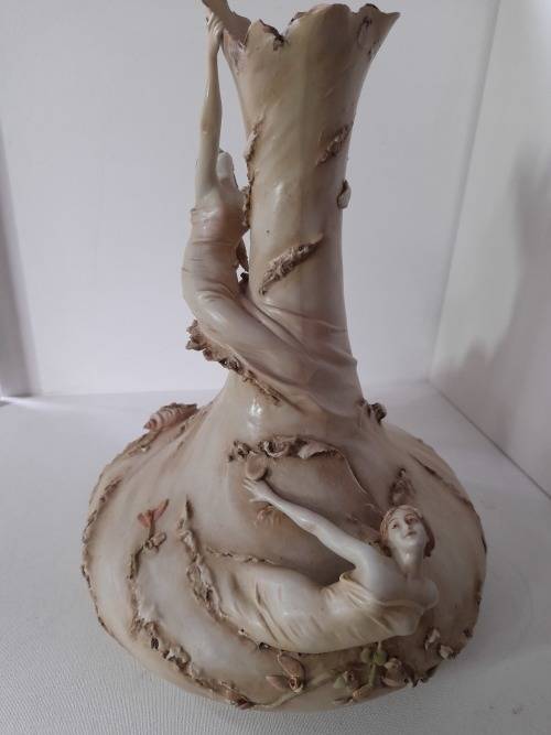 PORCELAIN VASE