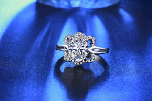Stunning White Gold Filled Flower Ring With Simulated Diamond Size  6 US