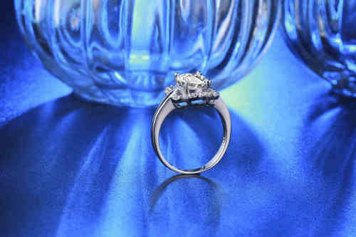 Stunning White Gold Filled Flower Ring With Simulated Diamond Size  6 US