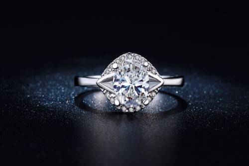 GORGEOUS!! 1.38ct Simulated Diamond Ring Size 7 US