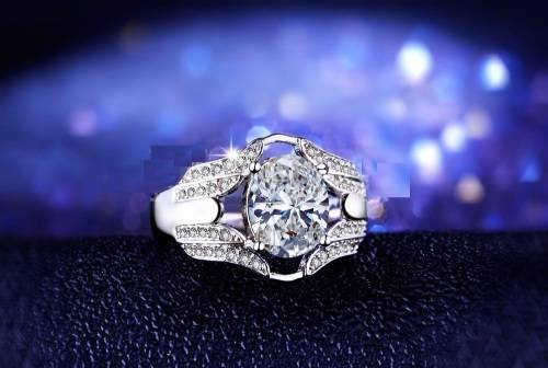 LOVELY! Ring With 0.75ct Hand Crafted Simulated Diamonds Size 6 US