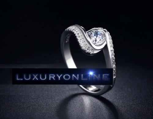 AMAZING!! Ring With 27 Simulated Diamonds Size 6; 7; 8 US