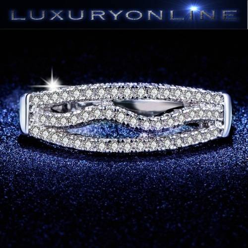 EXCUISITE!! Ring With Simulated Diamonds Size 6; 7; 8 US