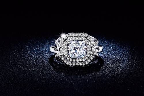MESMERIC! Simulated Diamond Ring Size 7; 8 US