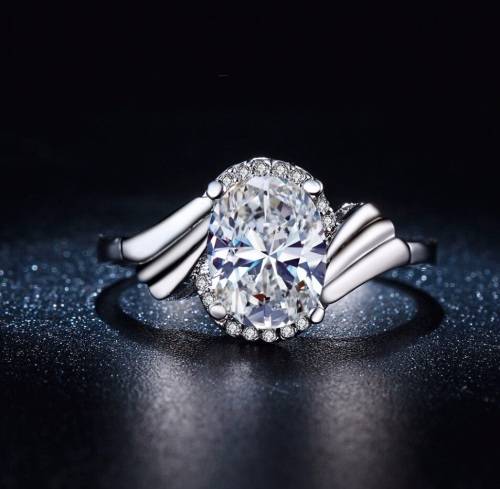 AMAZING! Ring With 17 Simulated Hand Crafted Diamonds Size 6 US