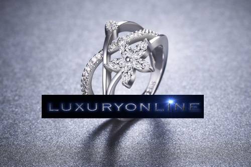 DAZZLING! Ring With 24 Hand Crafted Simulated Diamonds Size 6; 7;  8 US