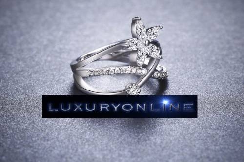 DAZZLING! Ring With 24 Hand Crafted Simulated Diamonds Size 6; 7;  8 US