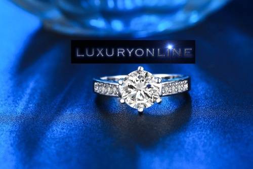 CHARMING!! Ring With 9 Simulated Diamond Size 6; 7; 8 US