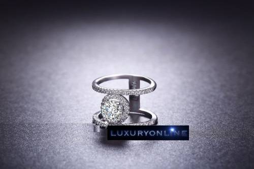 MAGNIFICENT! Ring With Hand Crafted Simulated Diamonds Size 6; 7 9 US